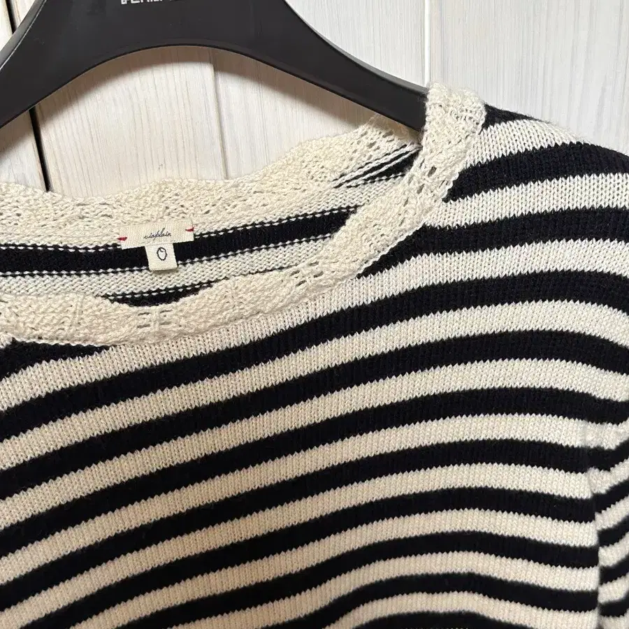 비아플레인 Via Mac stripe knit lace top :)