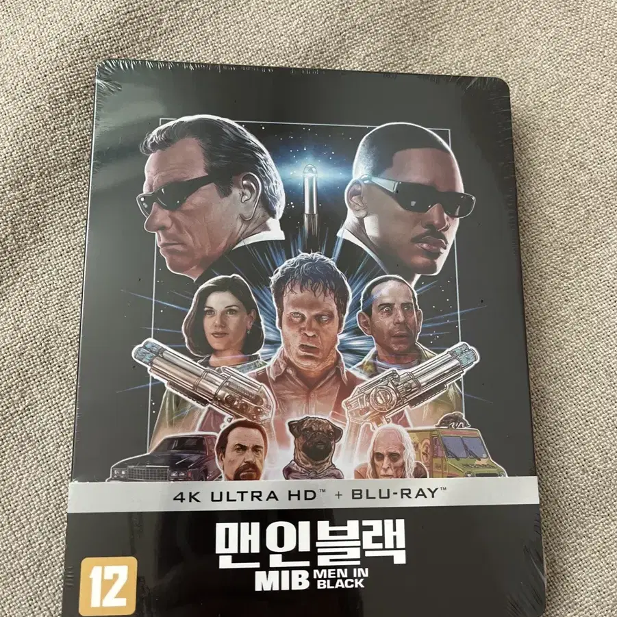 맨인블랙 4K 블루레이 스틸북 25주년기념 한정판 미개봉 판매합니다.