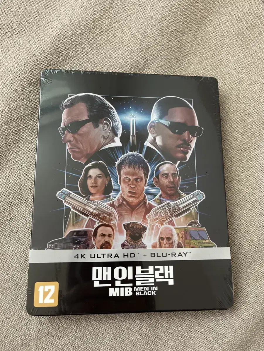 맨인블랙 4K 블루레이 스틸북 25주년기념 한정판 미개봉 판매합니다.