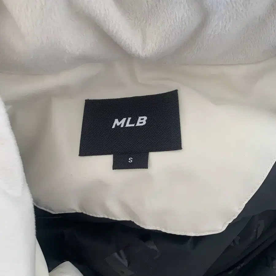 MLB 메가로고 롱패딩 아이보리 L