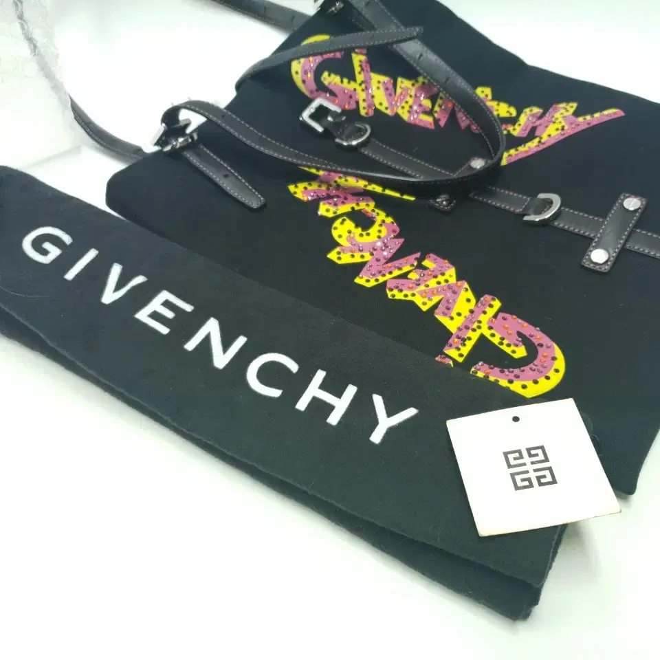 GIVENCHY 지방시 로고 그래피티 캔버스 숄더백 북백 B764