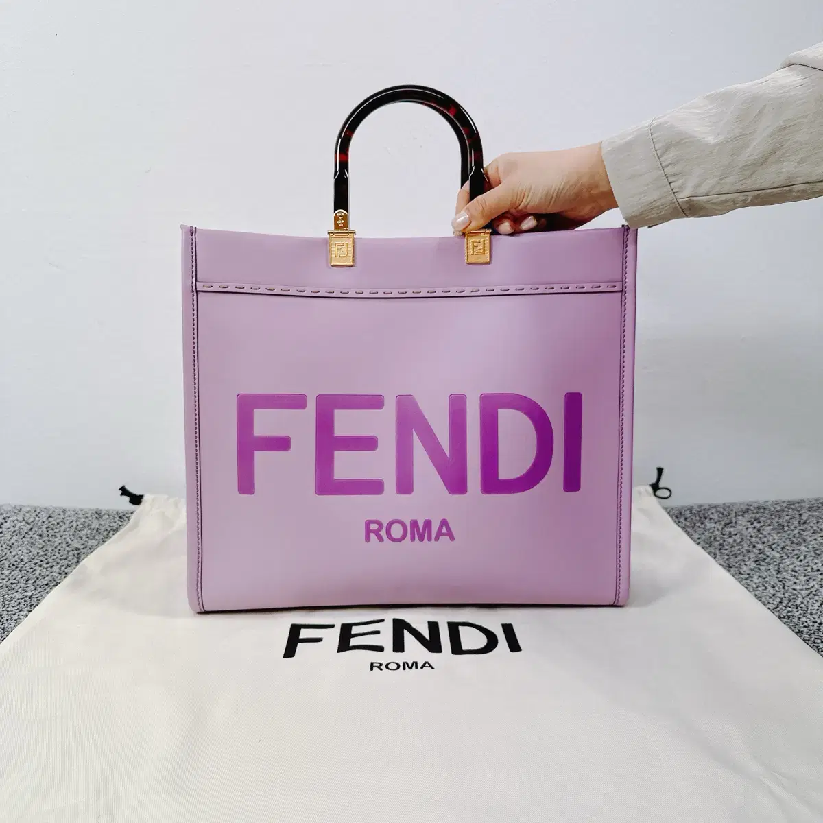 (정품/새상품) FENDI 펜디 여성 라일락 선샤인 라지 쇼퍼백 75%