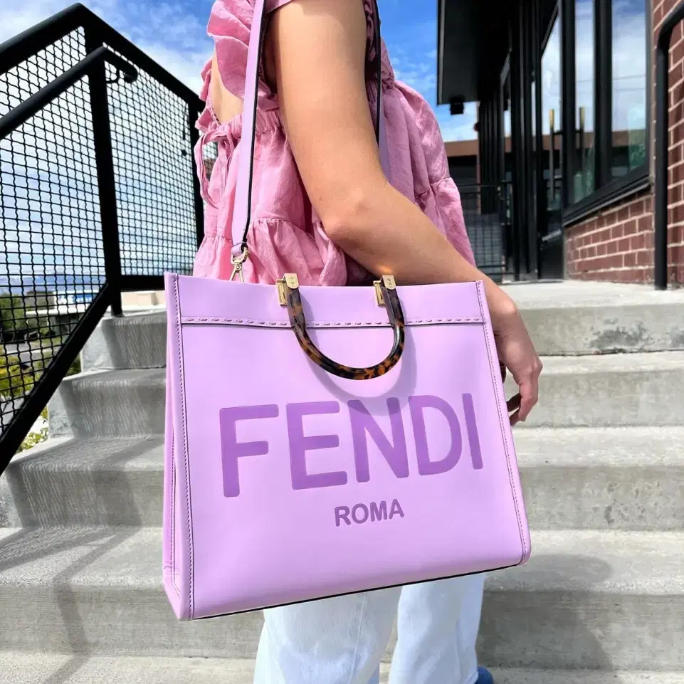 (정품/새상품) FENDI 펜디 여성 라일락 선샤인 라지 쇼퍼백 75%