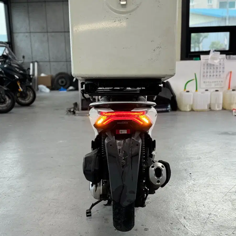 22년식 혼다 PCX125 ABS모델 36@@@KM 판매합니다.