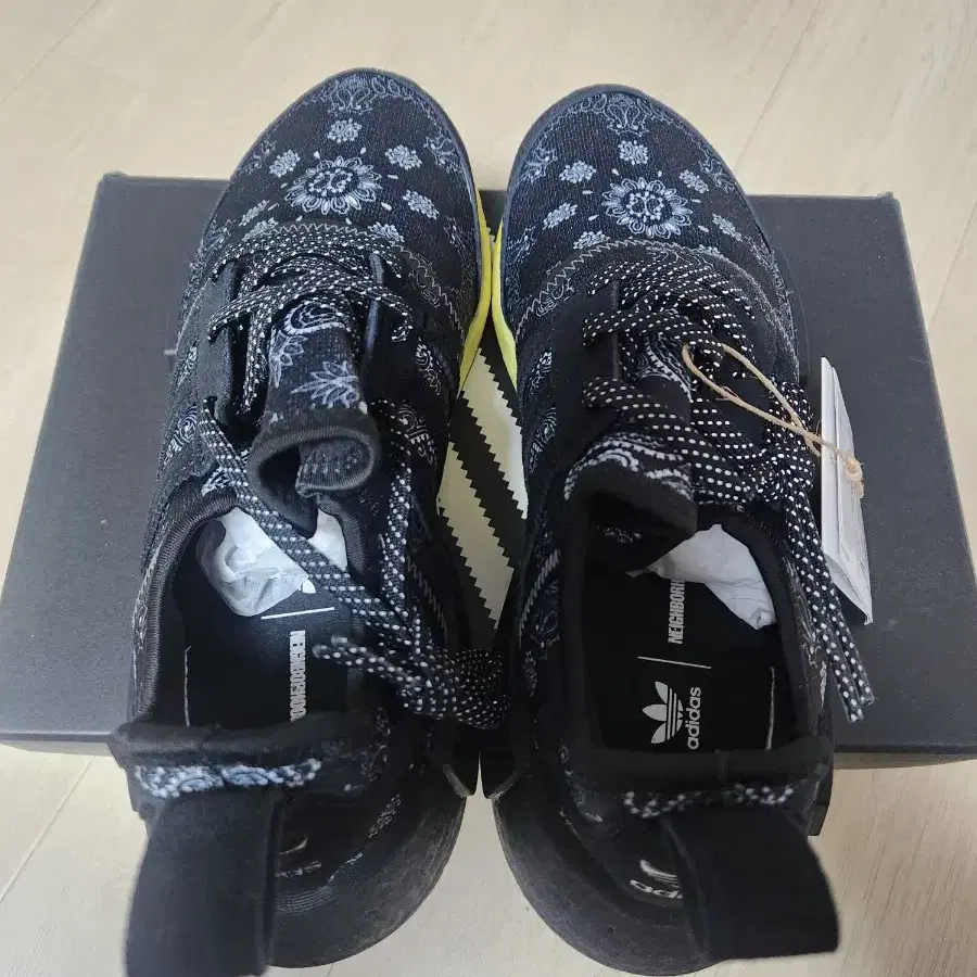 [250] 아디다스 x 네이버후드 NMD R1 페이즐리 블랙Adidas