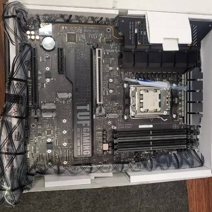 AMD 7950X3D, ASUS TUF 670E