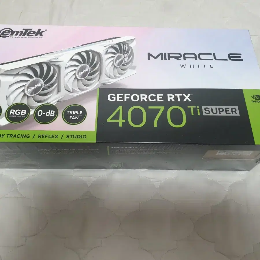 이엠텍 RTX4070TI SUPER MIRACLE WHITE 미개봉 신품