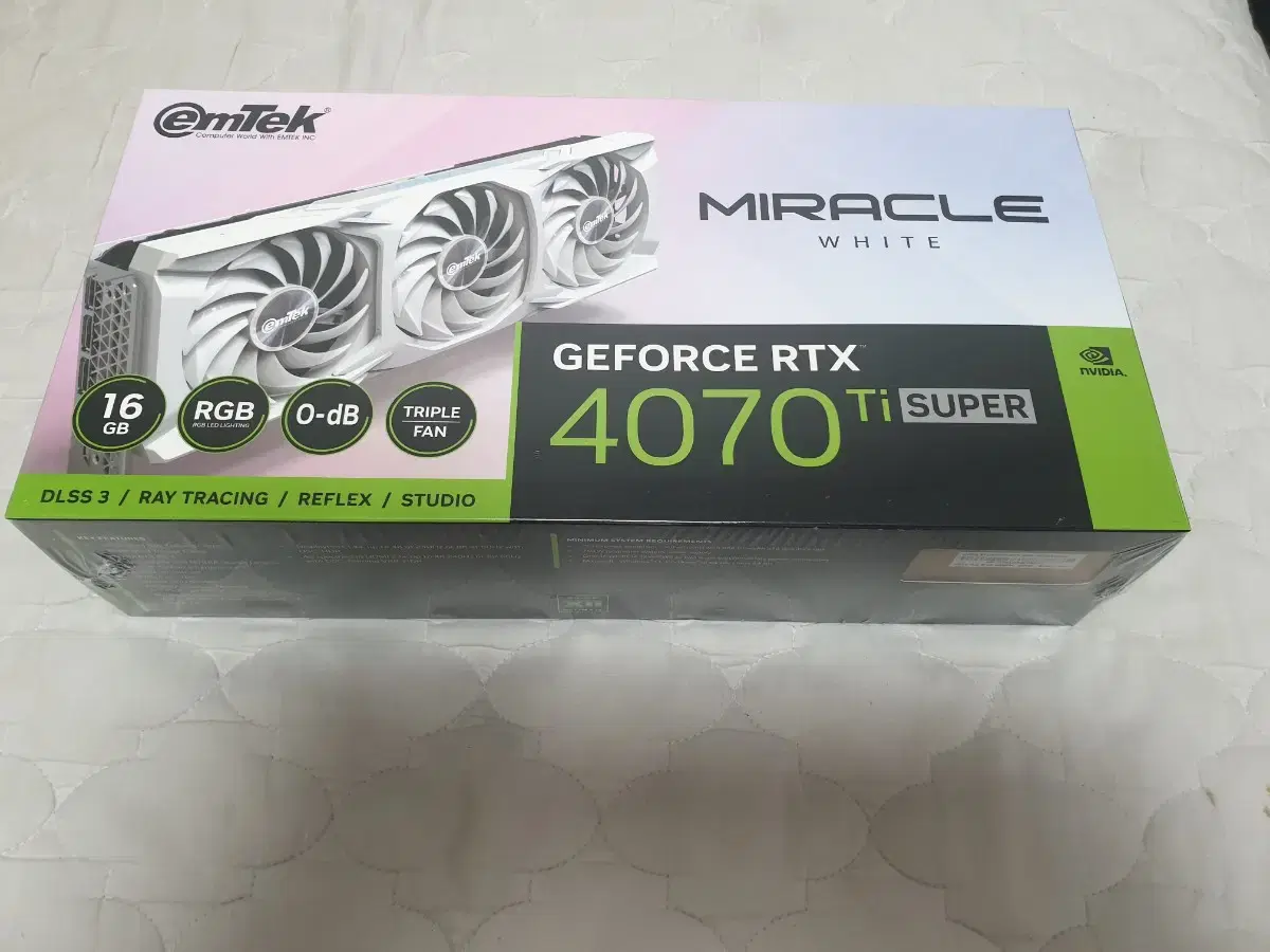 이엠텍 RTX4070TI SUPER MIRACLE WHITE 미개봉 신품