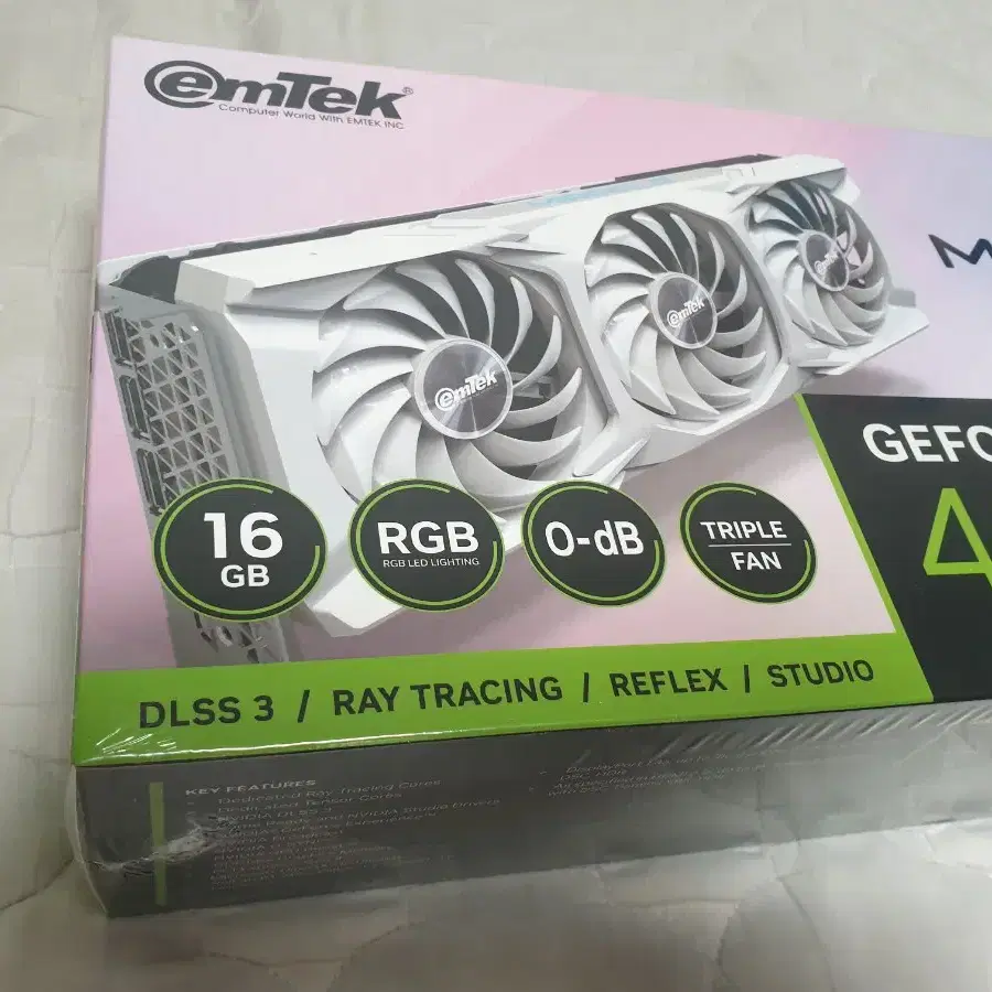 이엠텍 RTX4070TI SUPER MIRACLE WHITE 미개봉 신품