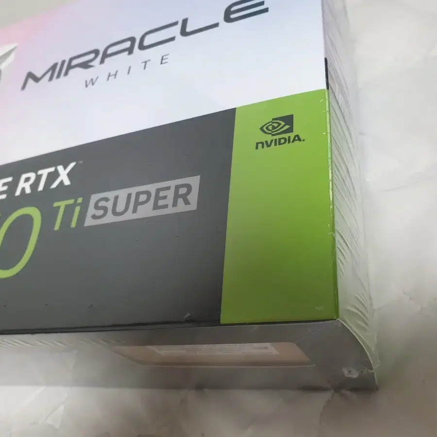 이엠텍 RTX4070TI SUPER MIRACLE WHITE 미개봉 신품