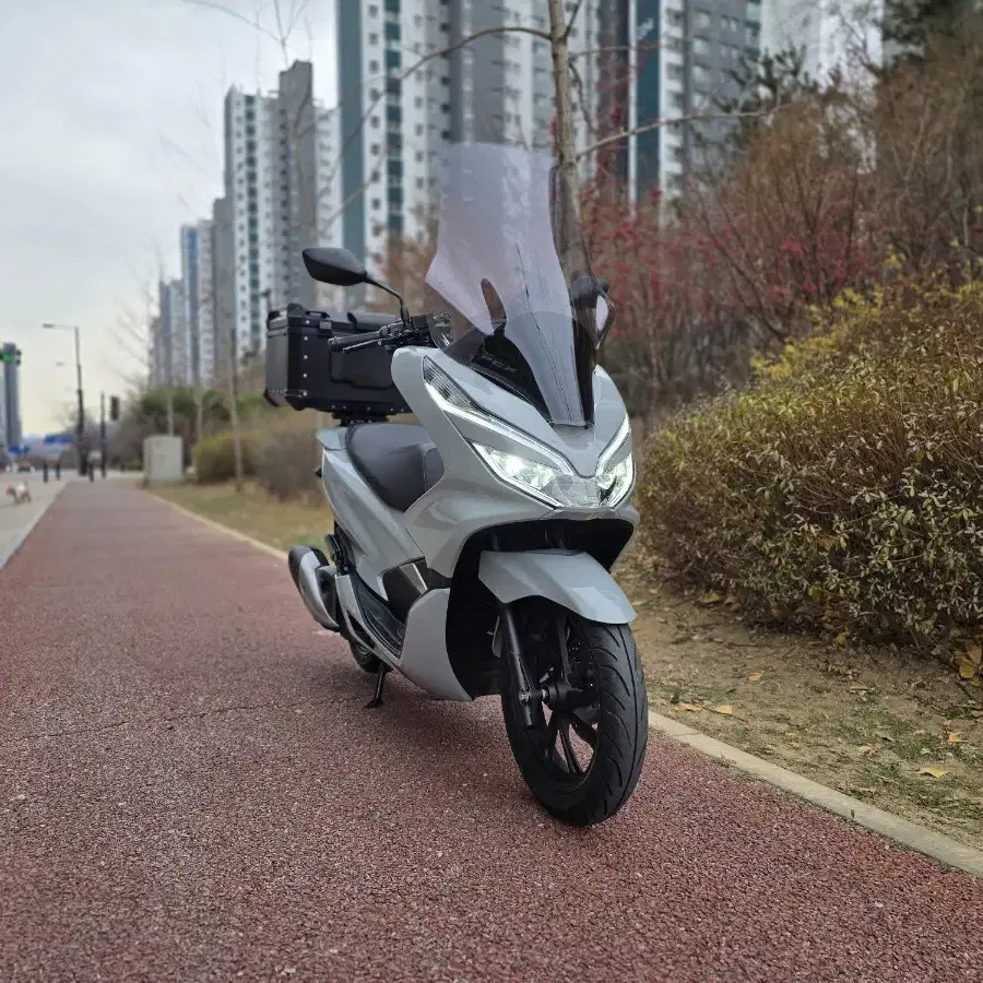 2020년식 혼다 더뉴PCX125 펄그레이 S급상태! 옵션다수차량 판매!