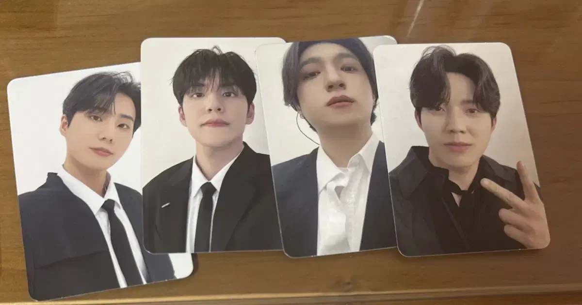 Day 6 Welcome to Touter Show Mid-Con Entrance Photocard