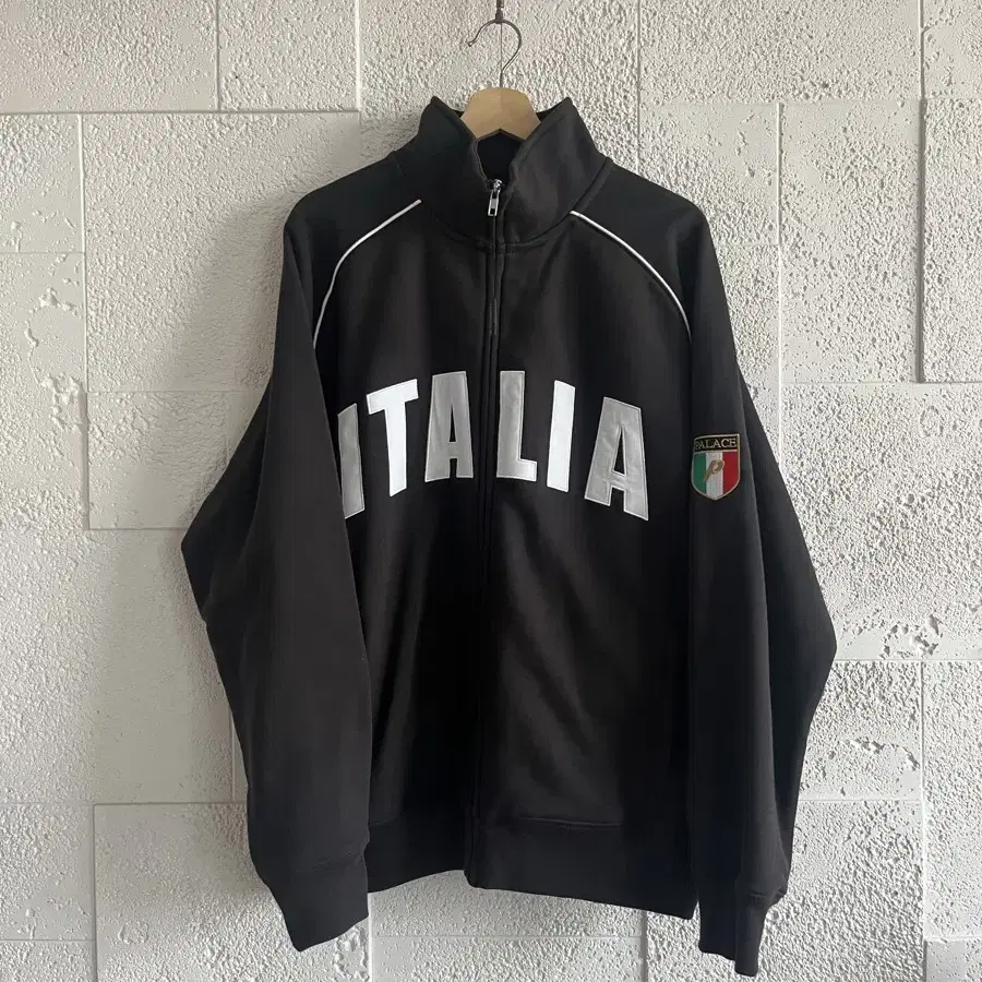 Palace Italia Zip Funnel Black - 24SS