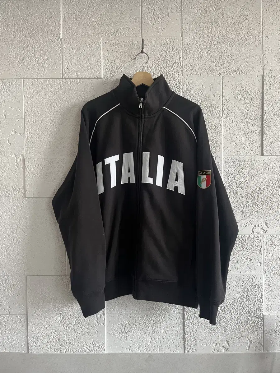 Palace Italia Zip Funnel Black - 24SS