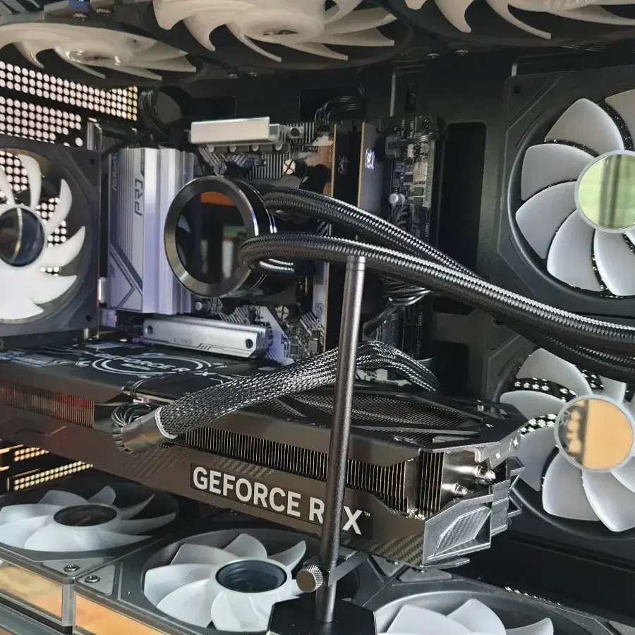 블랙 게이밍 컴퓨터 7800X3D + RTX4070TI SUPER