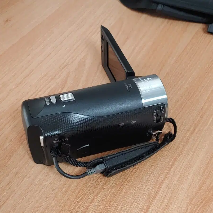 SONY HandyCam HDR-CX240