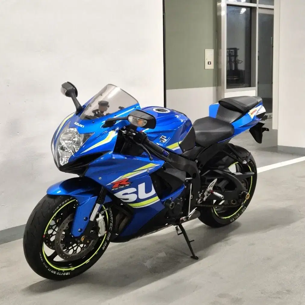 2017년식 스즈끼 GSX-R600 GP블루 판매합니다.