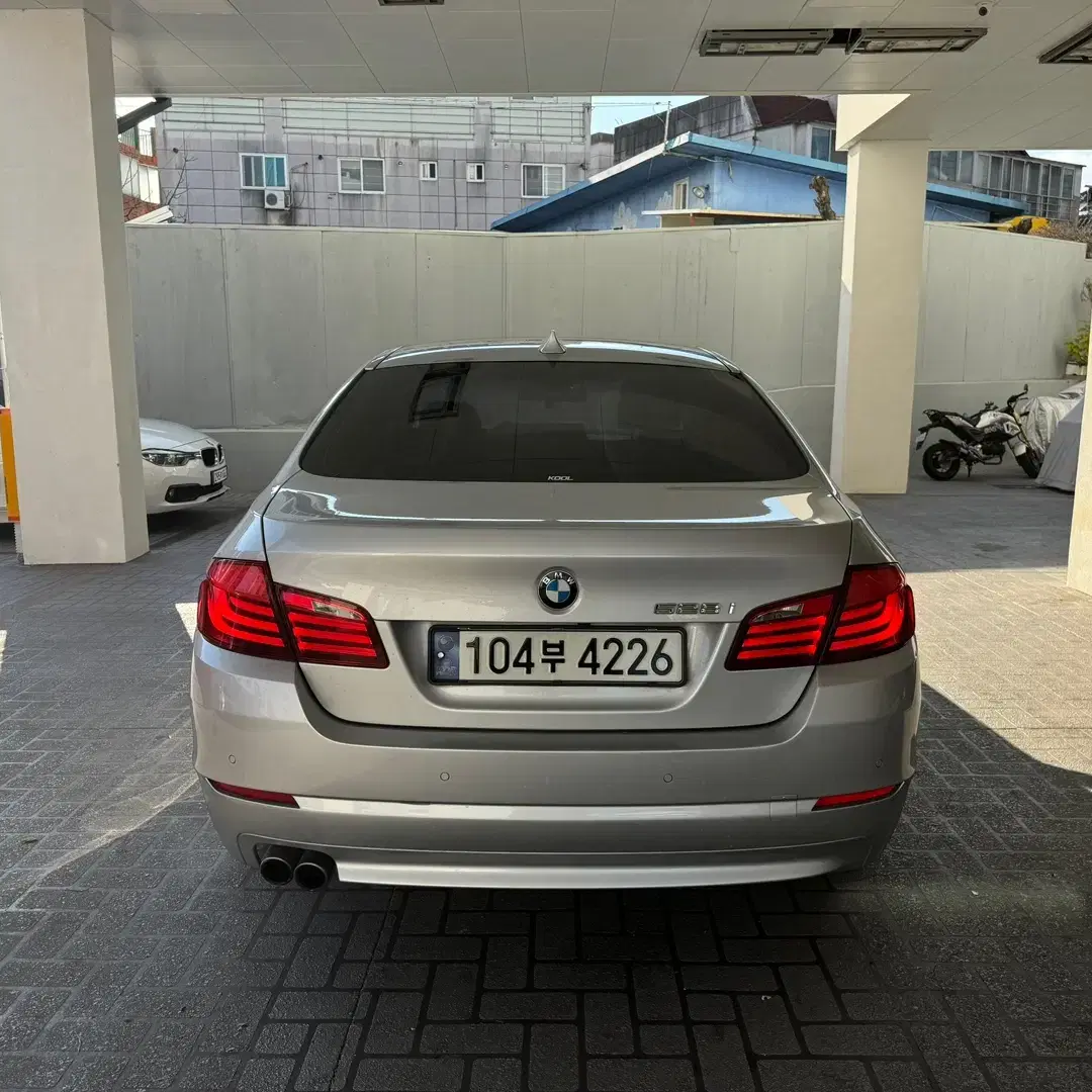 2011 BMW 528I 196,000km 은색 차량 판매합니다