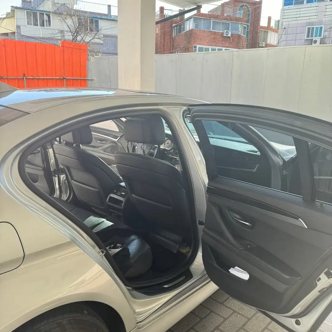 2011 BMW 528I 196,000km 은색 차량 판매합니다