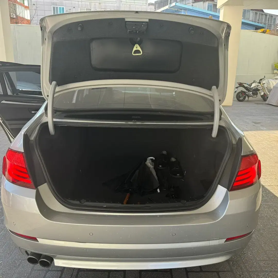 2011 BMW 528I 196,000km 은색 차량 판매합니다