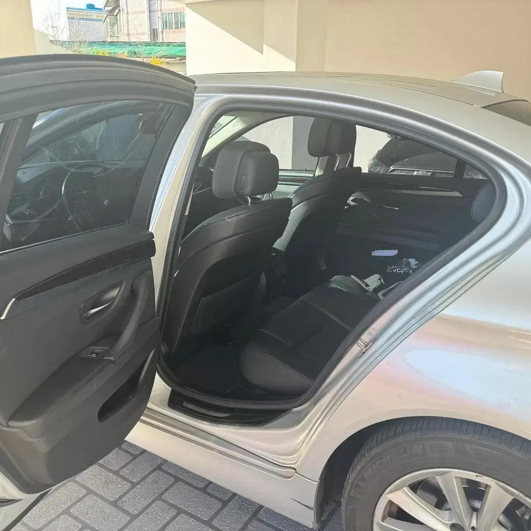 2011 BMW 528I 196,000km 은색 차량 판매합니다