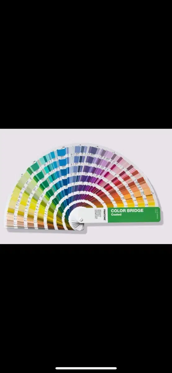 The Pantone color chip is brand new and costs 330,000 won.