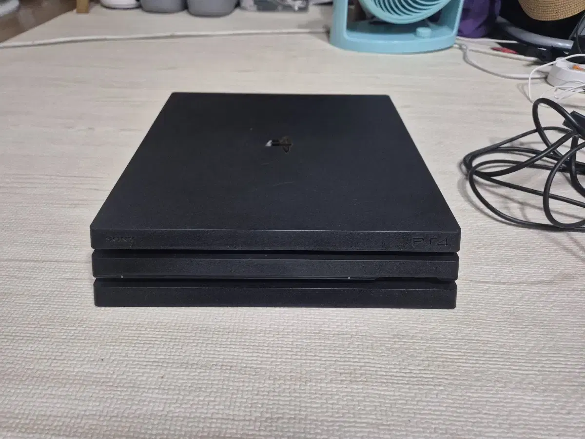 ps4 pro+게임기 2개 + 게임CD5개