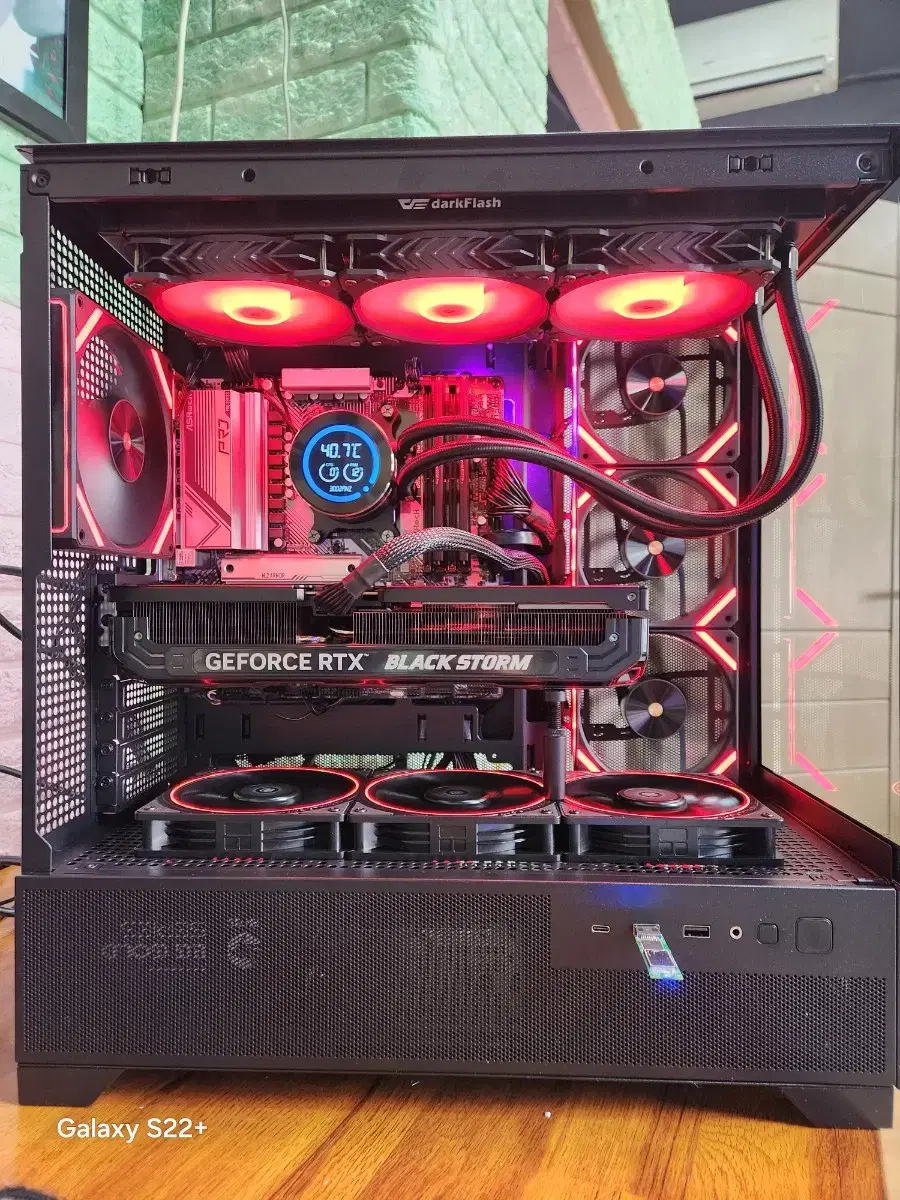 블랙 앤드급 게이밍 컴퓨터 9800X3D RTX4080SUPER