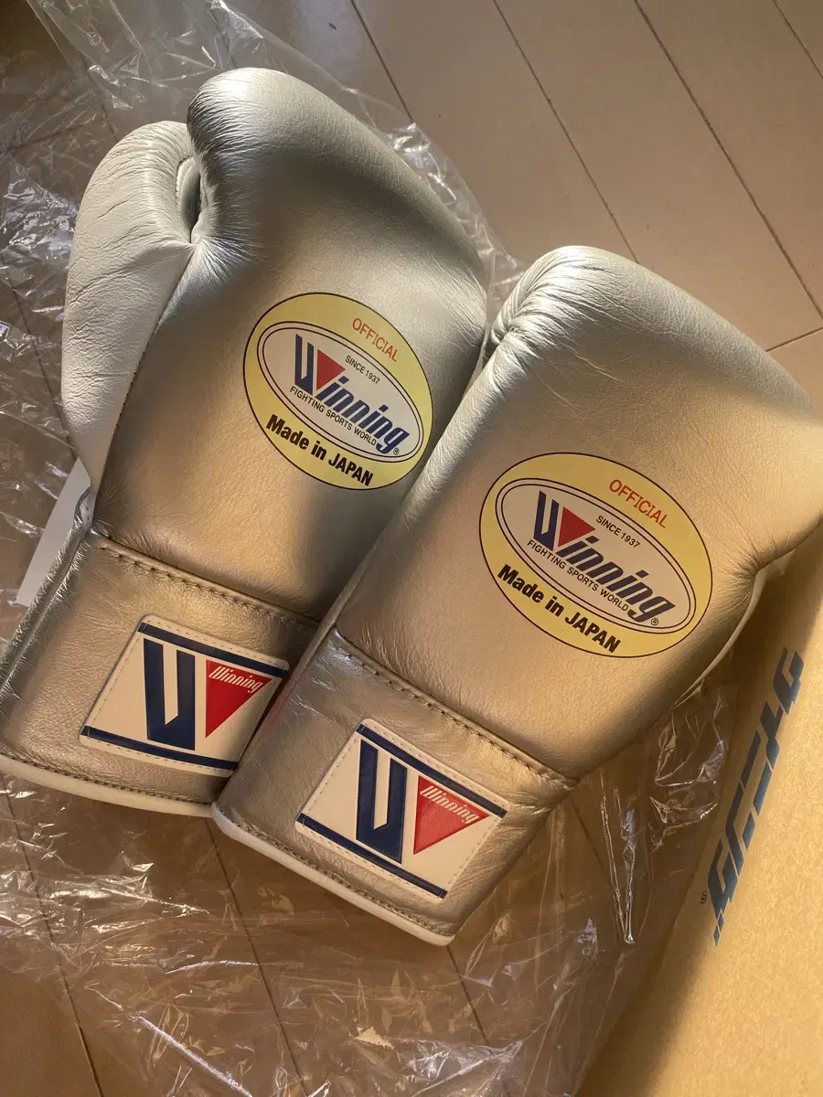 Winning Custom Gloves8oz sells