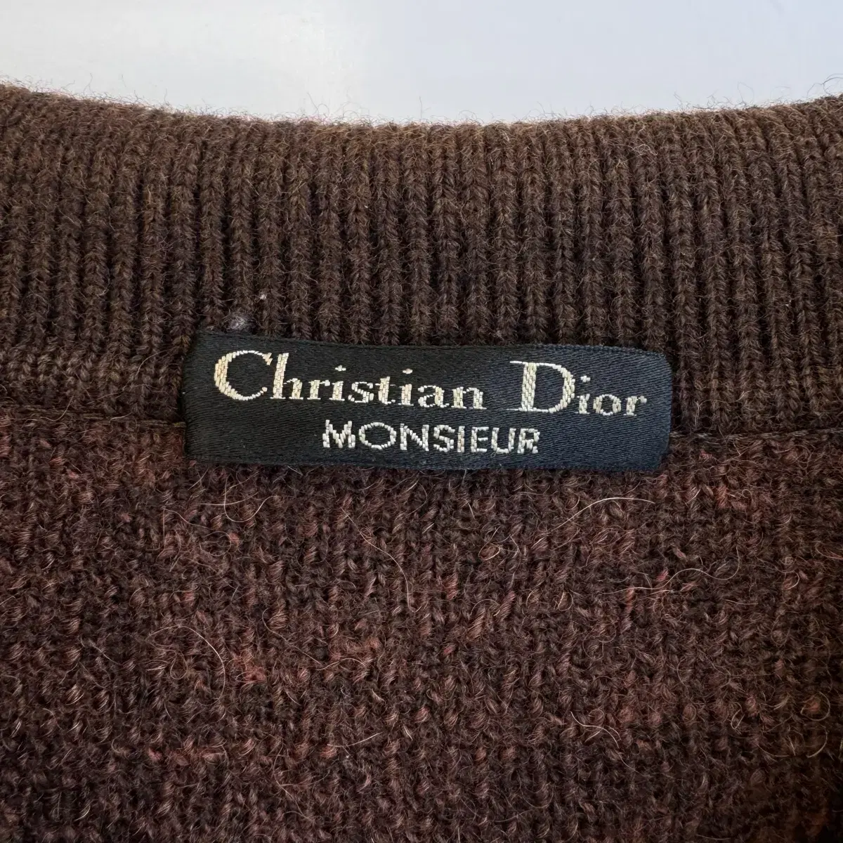 Christian Dior  크리스챤 디올 에스닉 울 카라니트