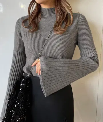 JUNOAH 플레어 슬리브 비스포크 니트 차콜