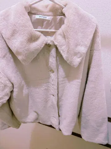 퍼 자켓 크림색