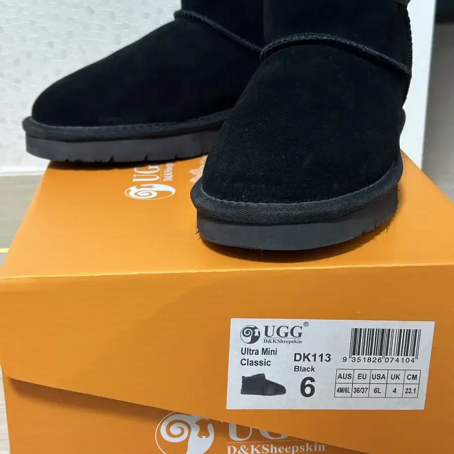 호주 UGG Ultra mini classic 230 새상품