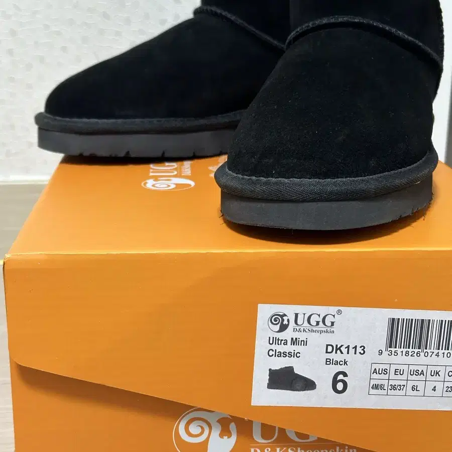 호주 UGG Ultra mini classic 230 새상품