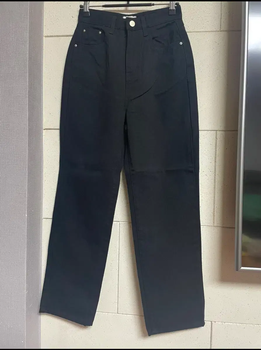 쓰리쿼터 세미와이드 블랙 데님 (S) 새상품