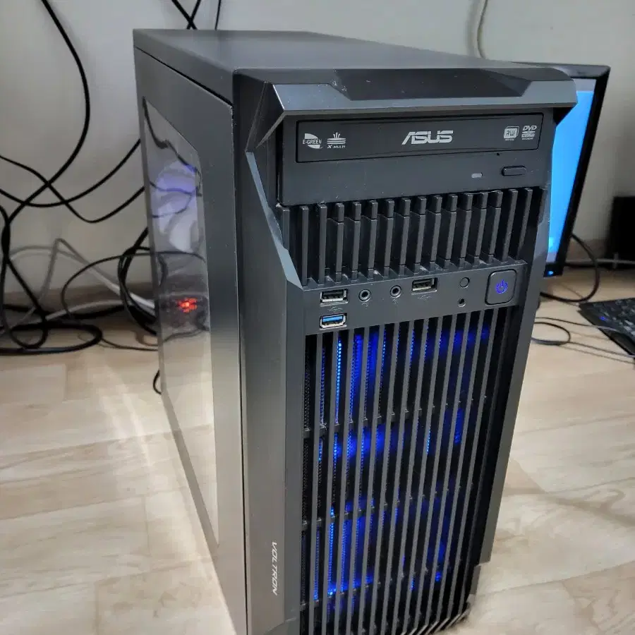 i3-8100/GTX970/16G/SSD250GB/700W파워