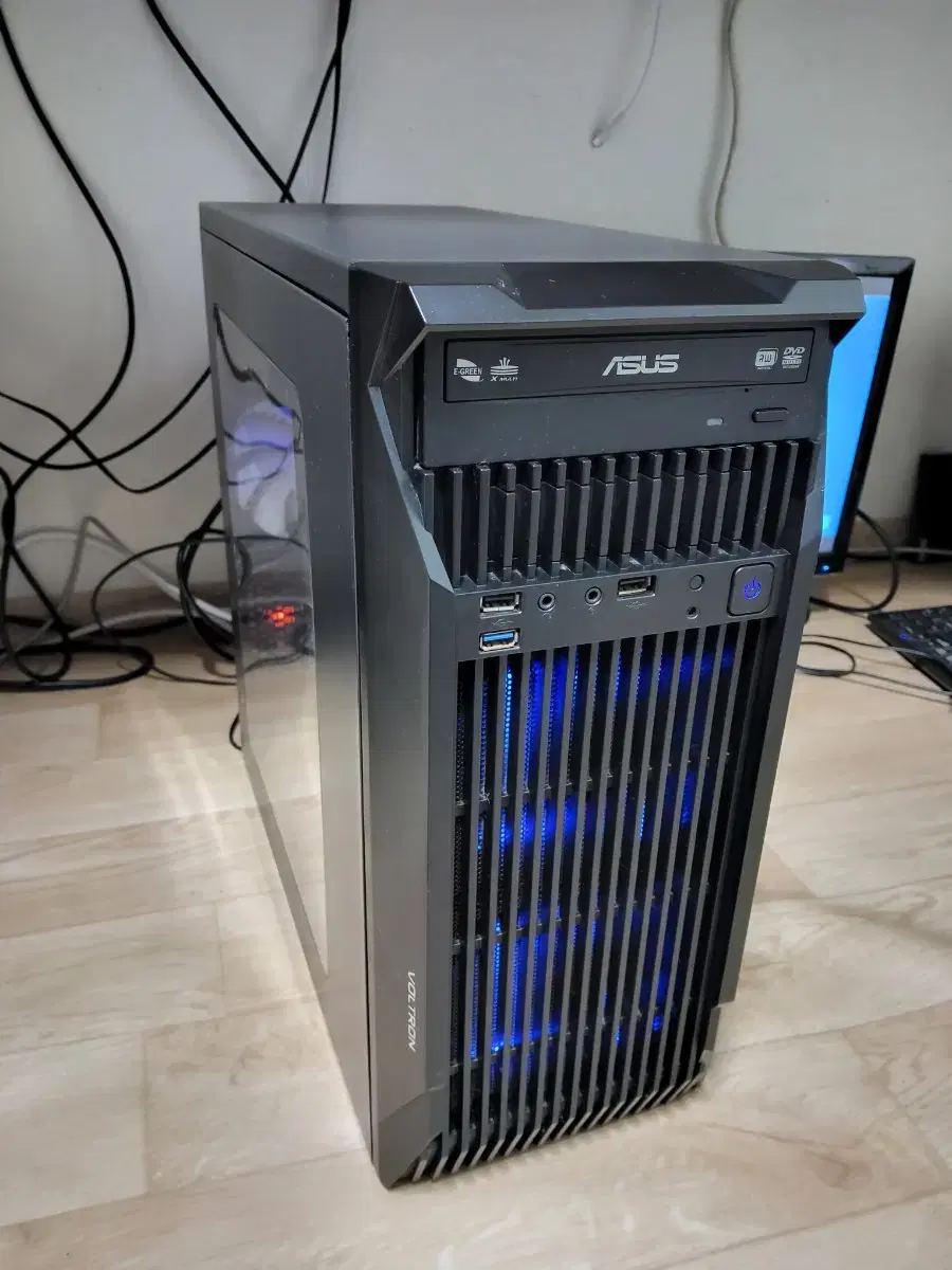 i3-8100/GTX970/16G/SSD250GB/700W파워