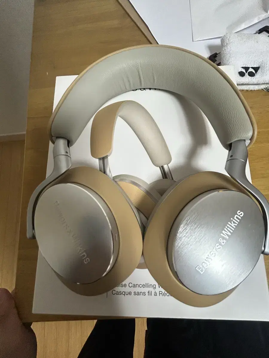 bowers&wilkins PX8  tan 색상 헤드폰