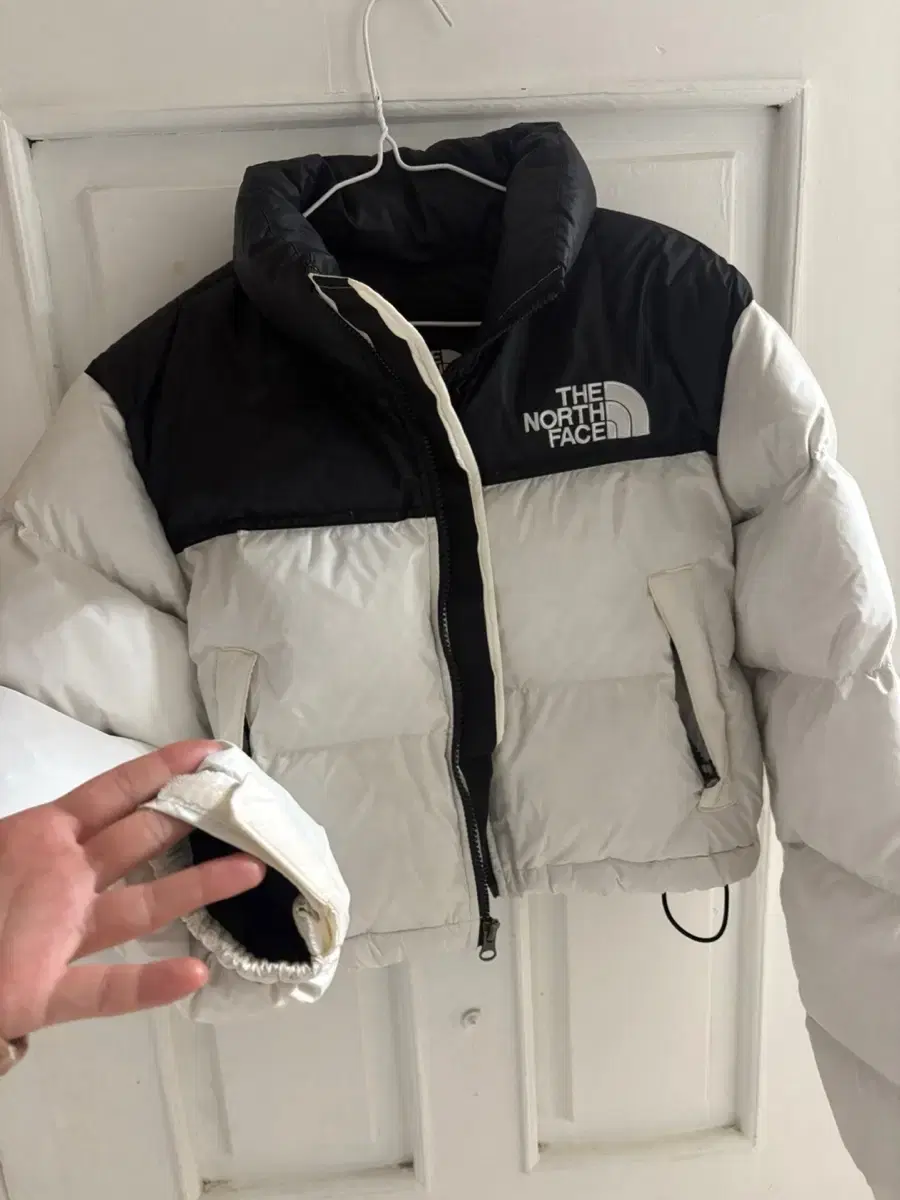 The North Face Nopsi Short Jacket Gardenia White TNF Black 700