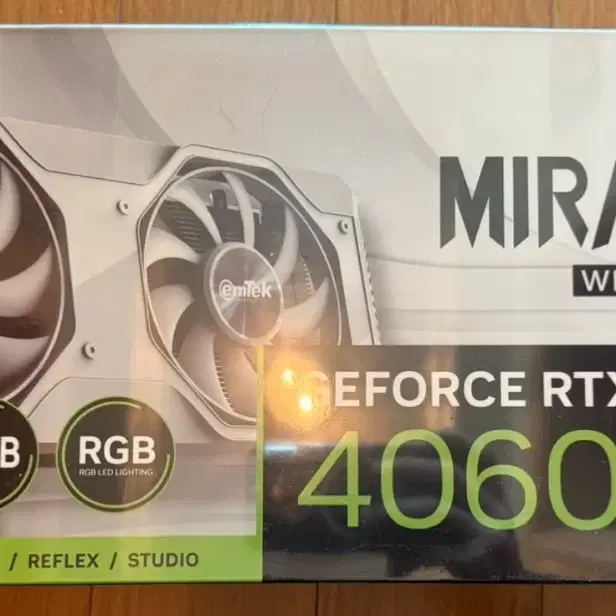 이엠텍 RTX4060 미라클 화이트 새제품