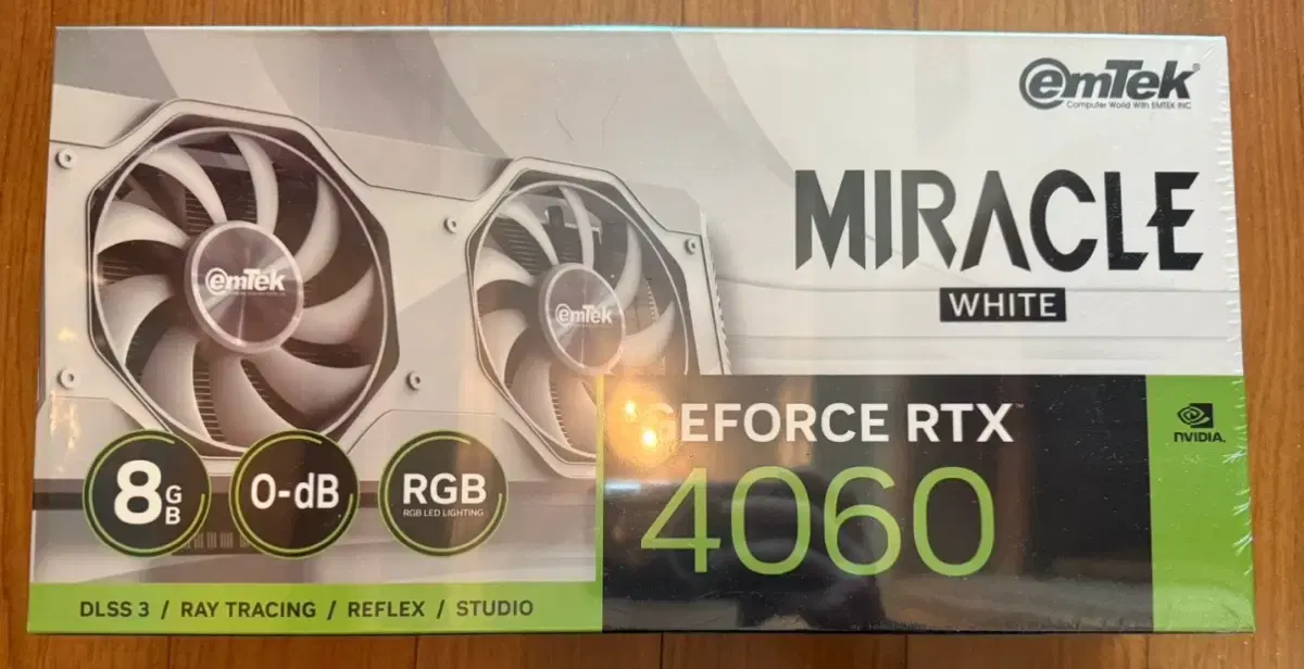 이엠텍 RTX4060 미라클 화이트 새제품