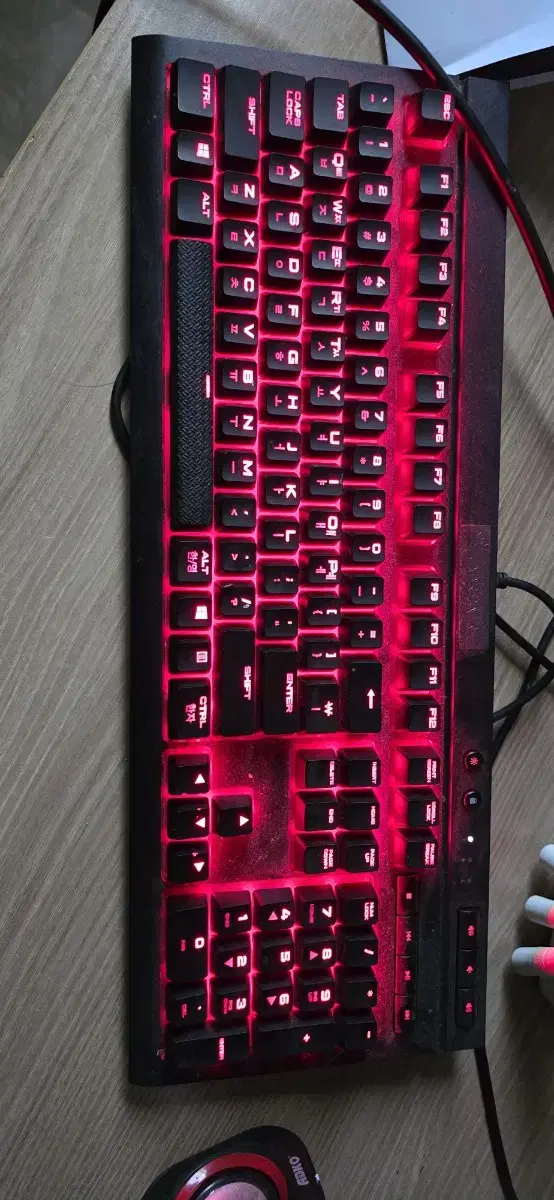 K70 lux 키보드 입니다