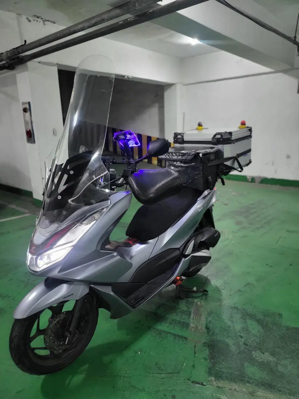 혼다)관리최상 풀셋팅 21년식 pcx125 abs 판매합니다 !