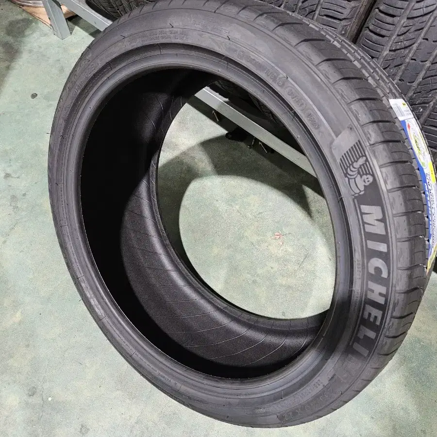 미쉐린 265/40R22 새상품