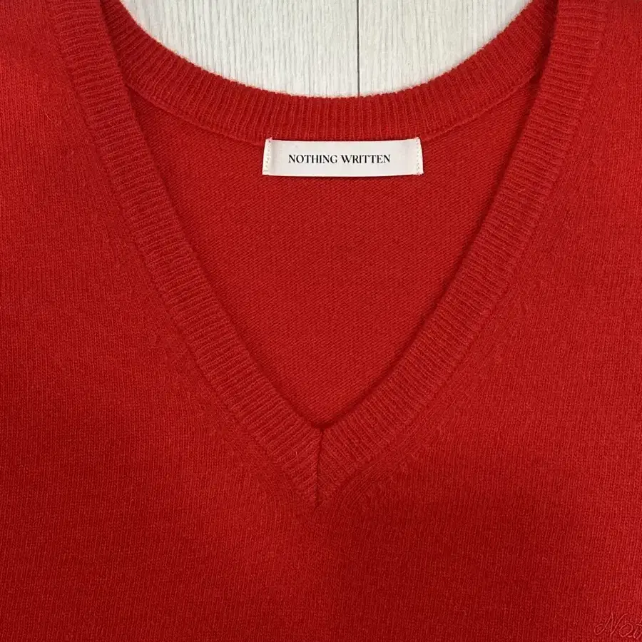 낫띵리튼 Haig v-neck pullover Red