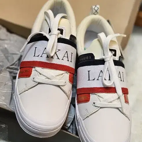 LAKAI URBAN라카이 어반화이트앤 레드