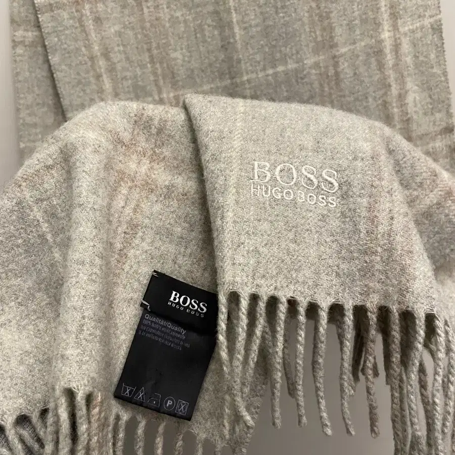 HUGO BOSS 휴고보스 램스울 체크 머플러 목도리