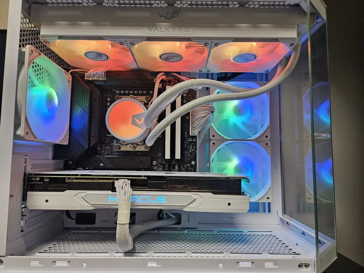 9800x3d, rtx4070 super 미라클 화이트 본체