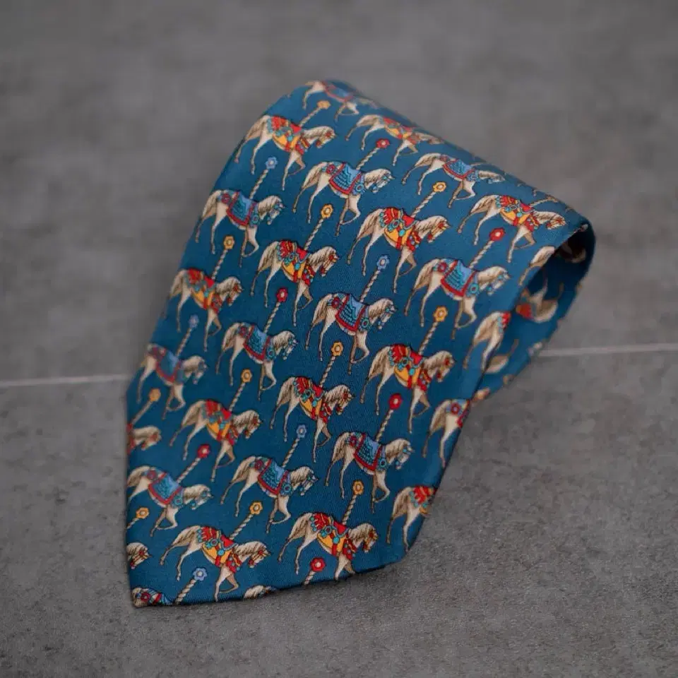 Old Hunting World Silk Tie (9.5)