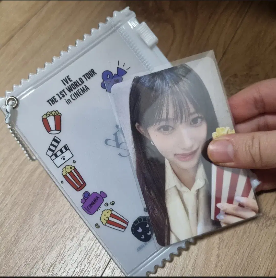 (Quick sale)Ive Waldutour Cinema MD-photocard pouch + leeseo poka